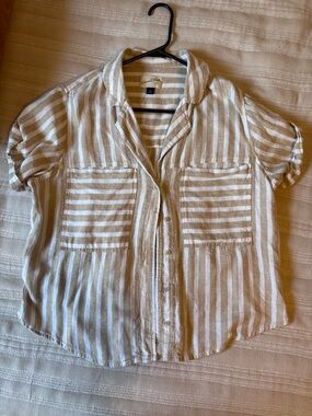 Universal Thread Cream & White Striped Short-Sleeve Button-Down Shirt